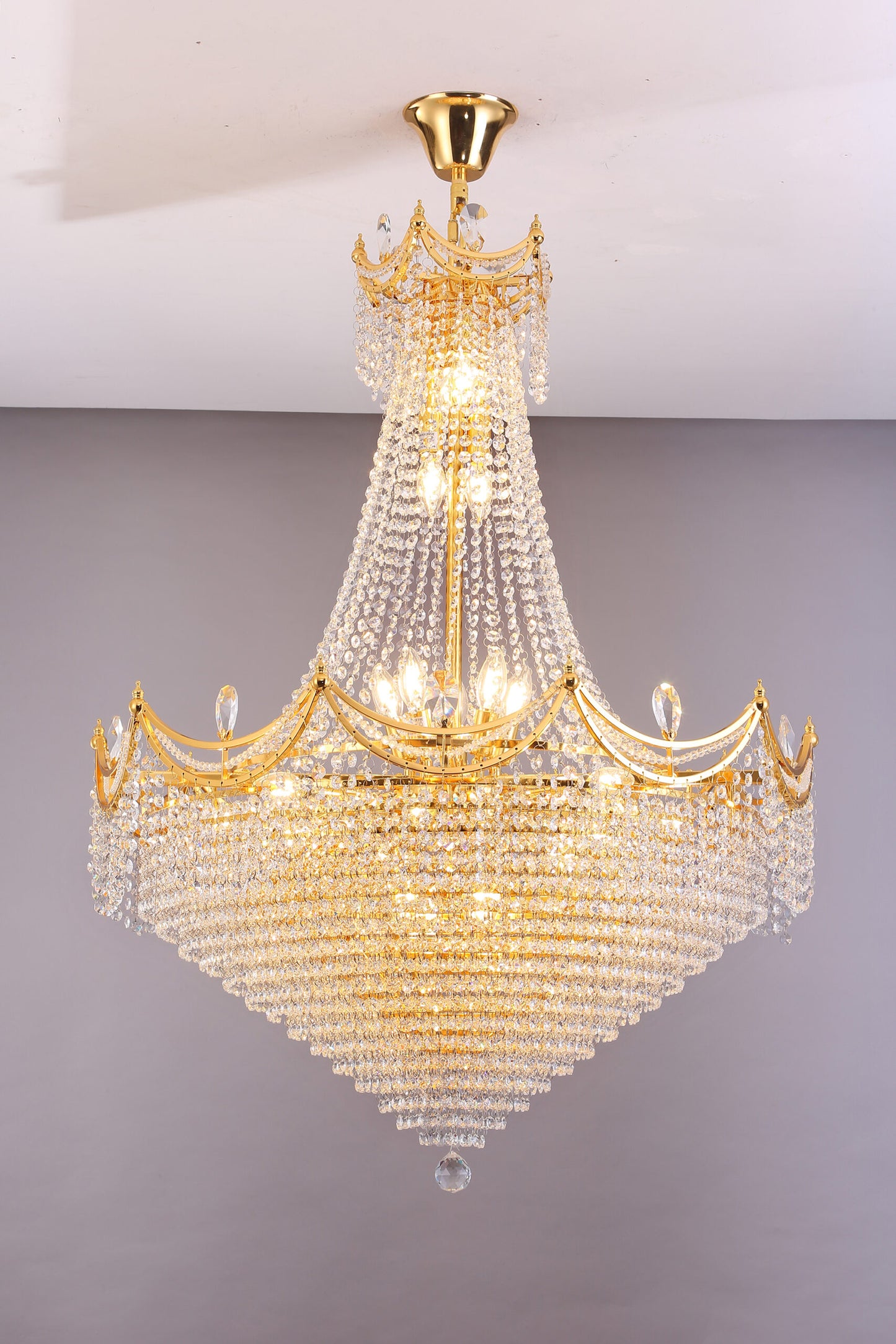 Elegant gold chandelier adorned with cascading crystal pendants perfect for luxurious dining rooms