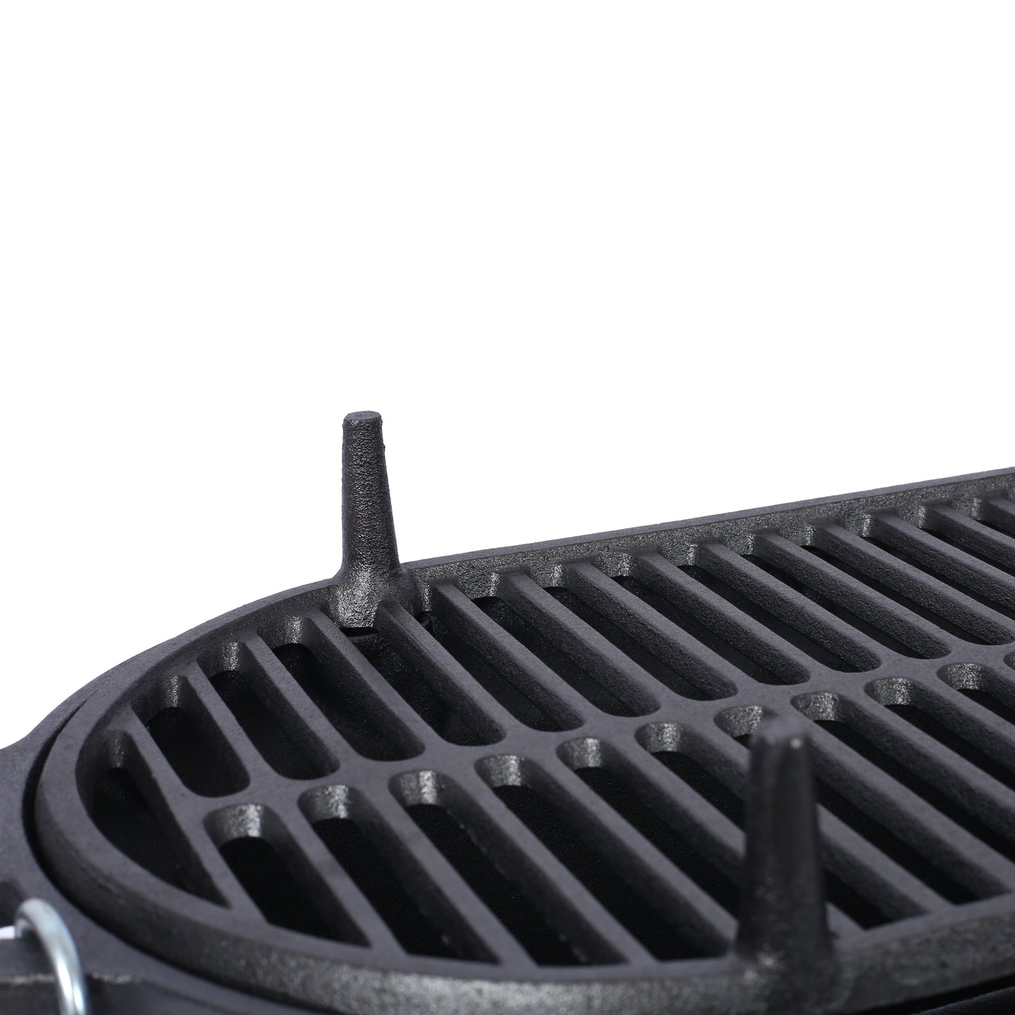 Heavy duty cast iron grill grate with raised ridges for optimal searing