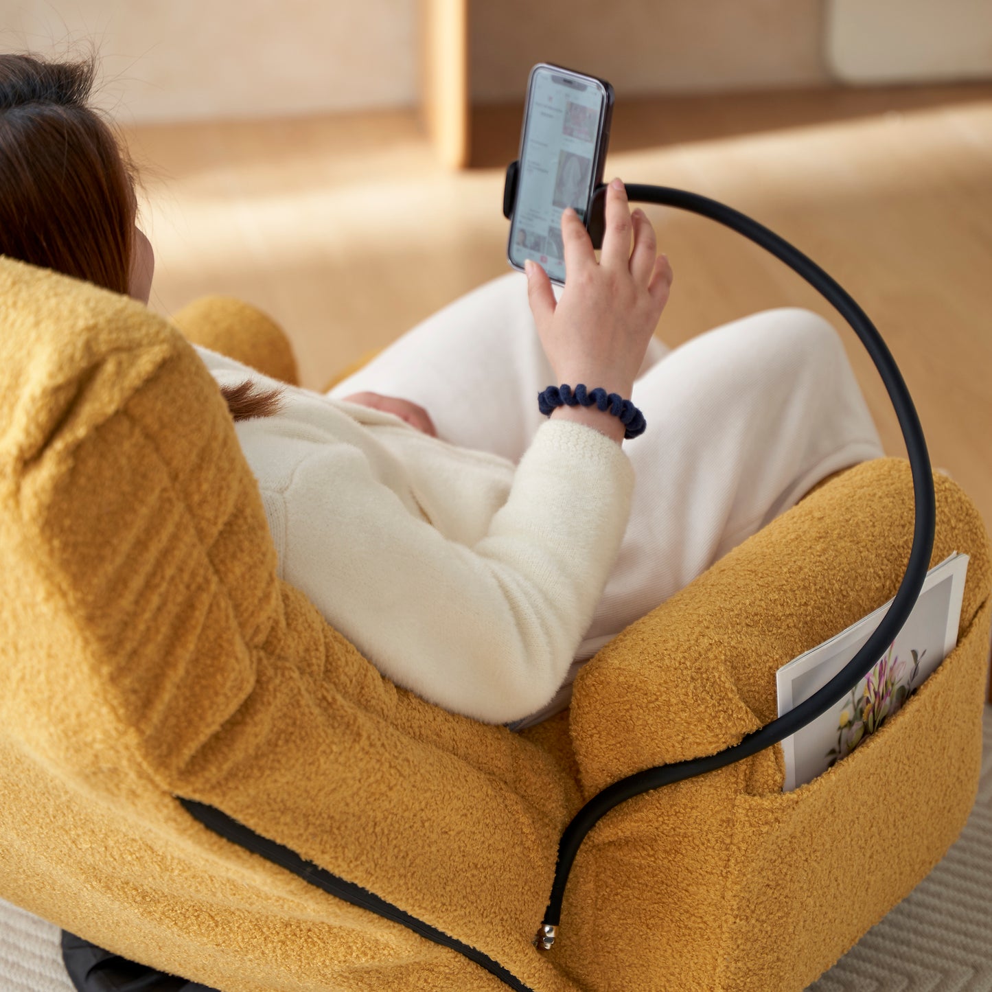 Flexible gooseneck phone holder arm for handsfree viewing