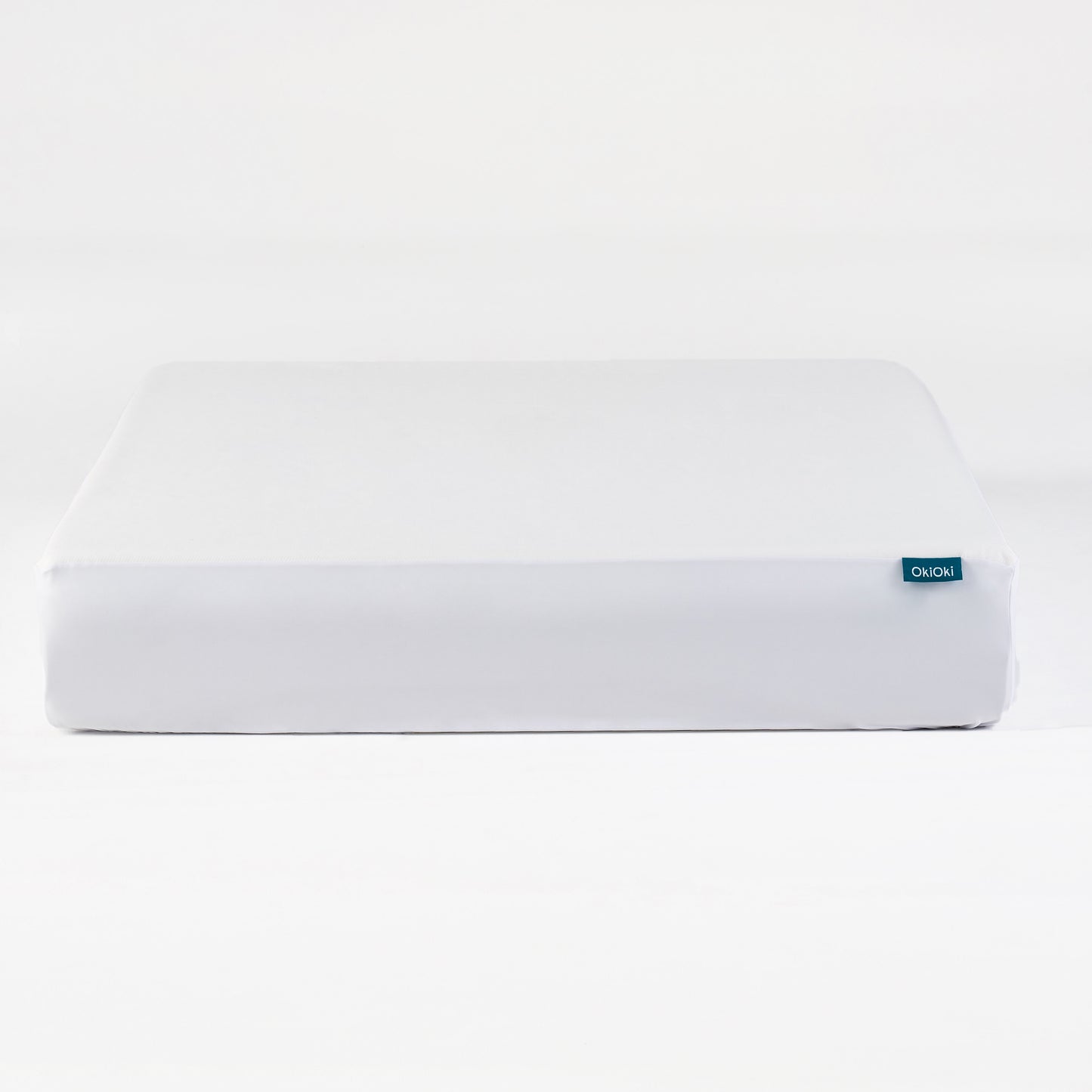 White Okioki fitted sheet with a soft cotton blend for comfort and breathability