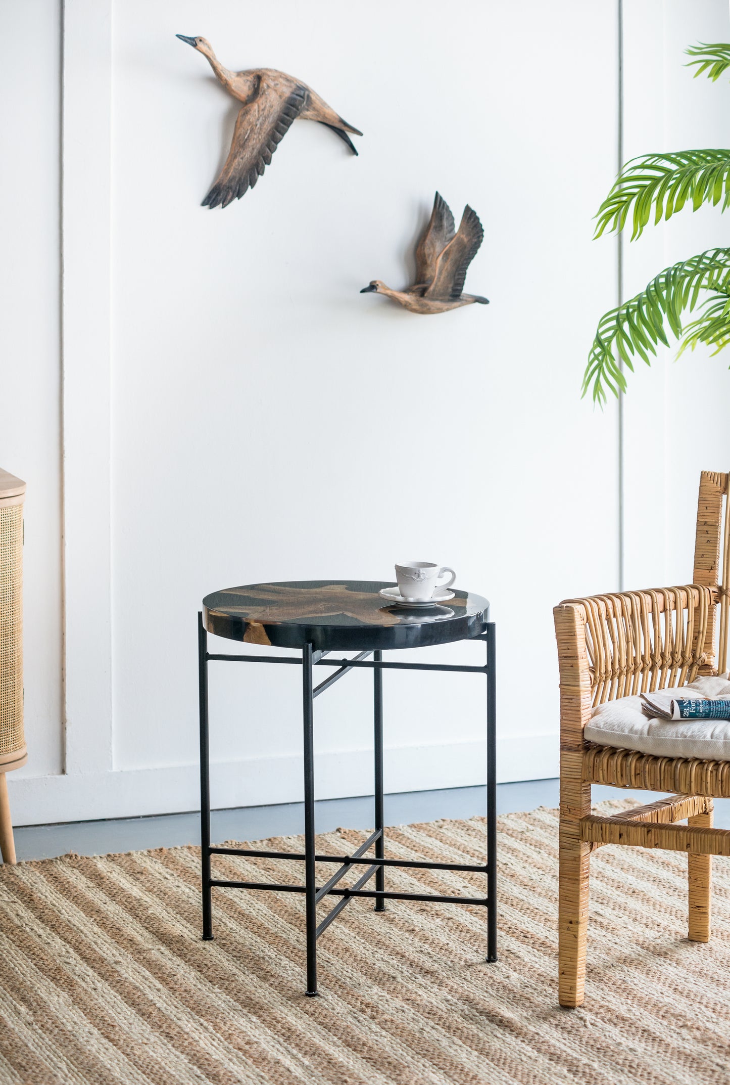 Round side table with black metal frame and woodgrain resin top