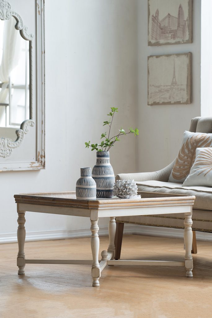 Stylish Square Coffee Table with Tray Design for Versatile Decor
