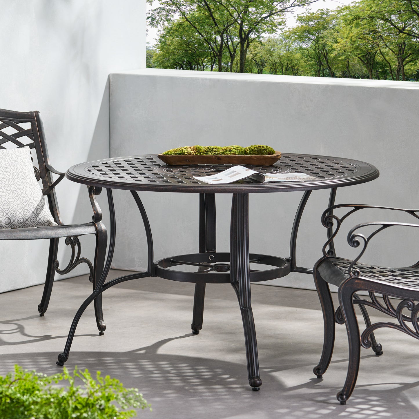 TREATLIFE HOME Outdoor Cast Aluminum Circular Dining Table with Lattice Design, Bronze Color, Seats Four