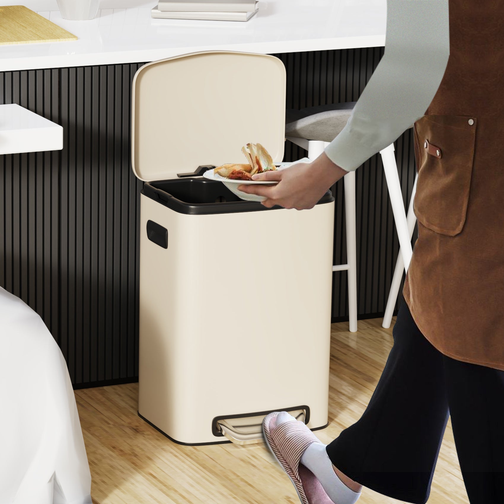 Cream pedal trash can with softclose lid