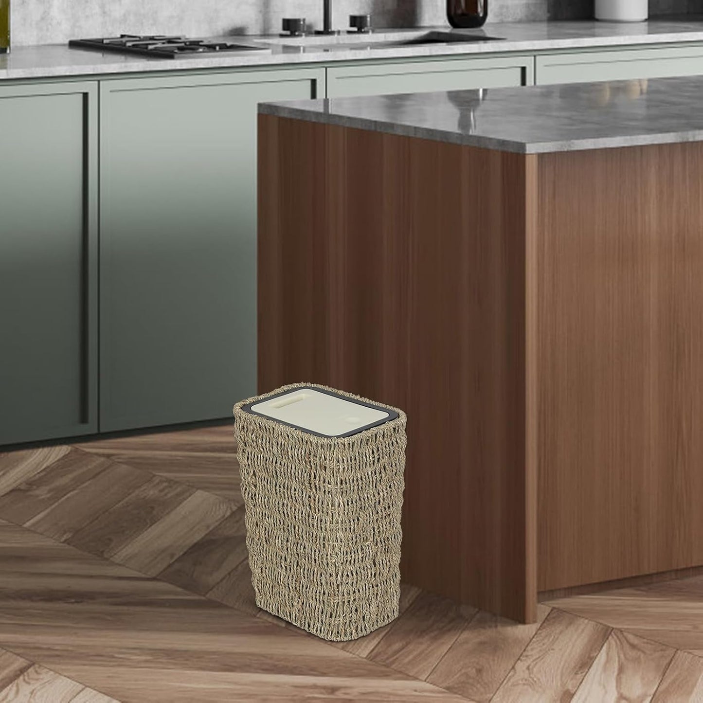 Woven wicker trash can with lid in neutral tone