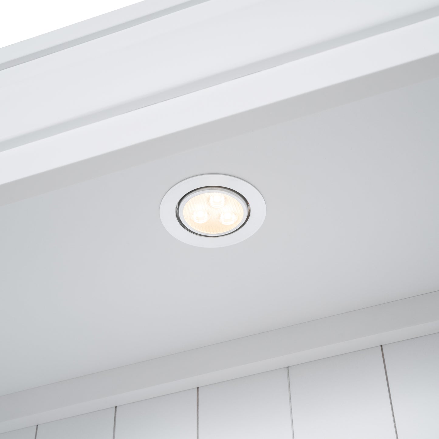Recessed ceiling spotlight with three bright LED bulbs