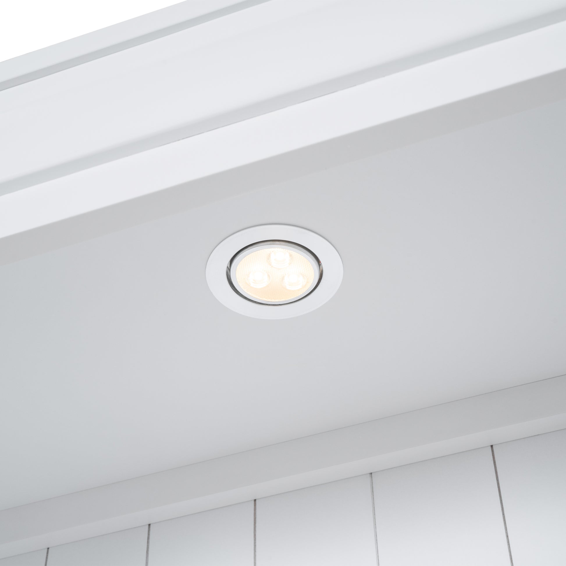 Recessed ceiling spotlight with three bright LED bulbs