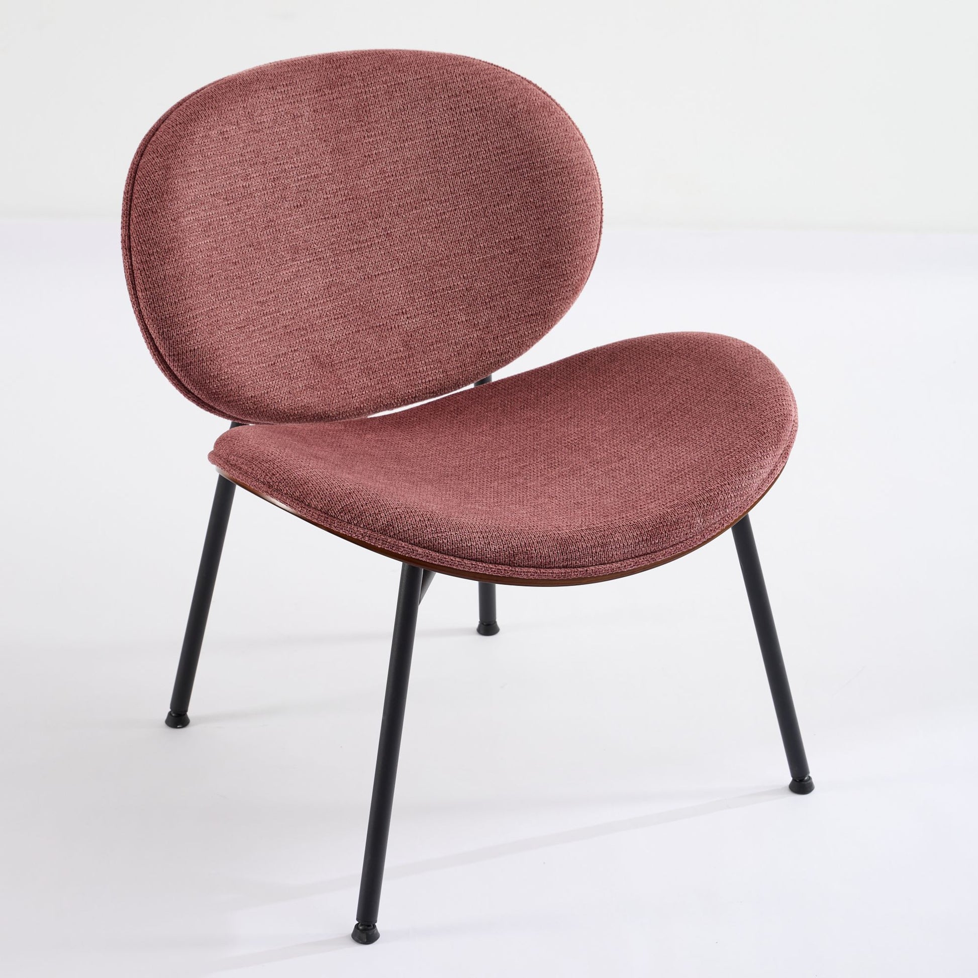 Upholstered dining chair in rose fabric with black metal legs