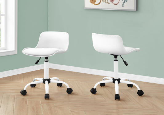 White swivel office chair with adjustable height and fivestar base with casters