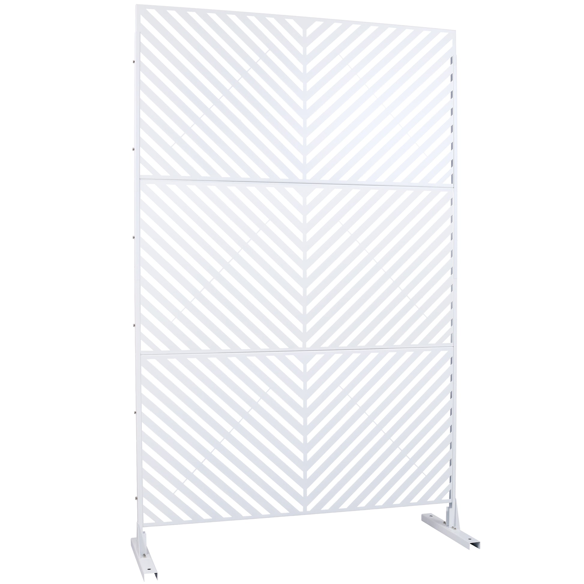 White chevron panel screen for outdoor privacy