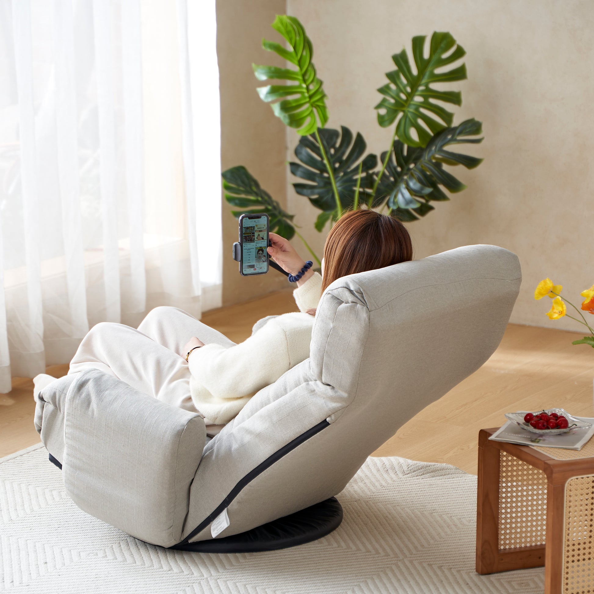Adjustable floor chair with plush fabric for ultimate relaxation