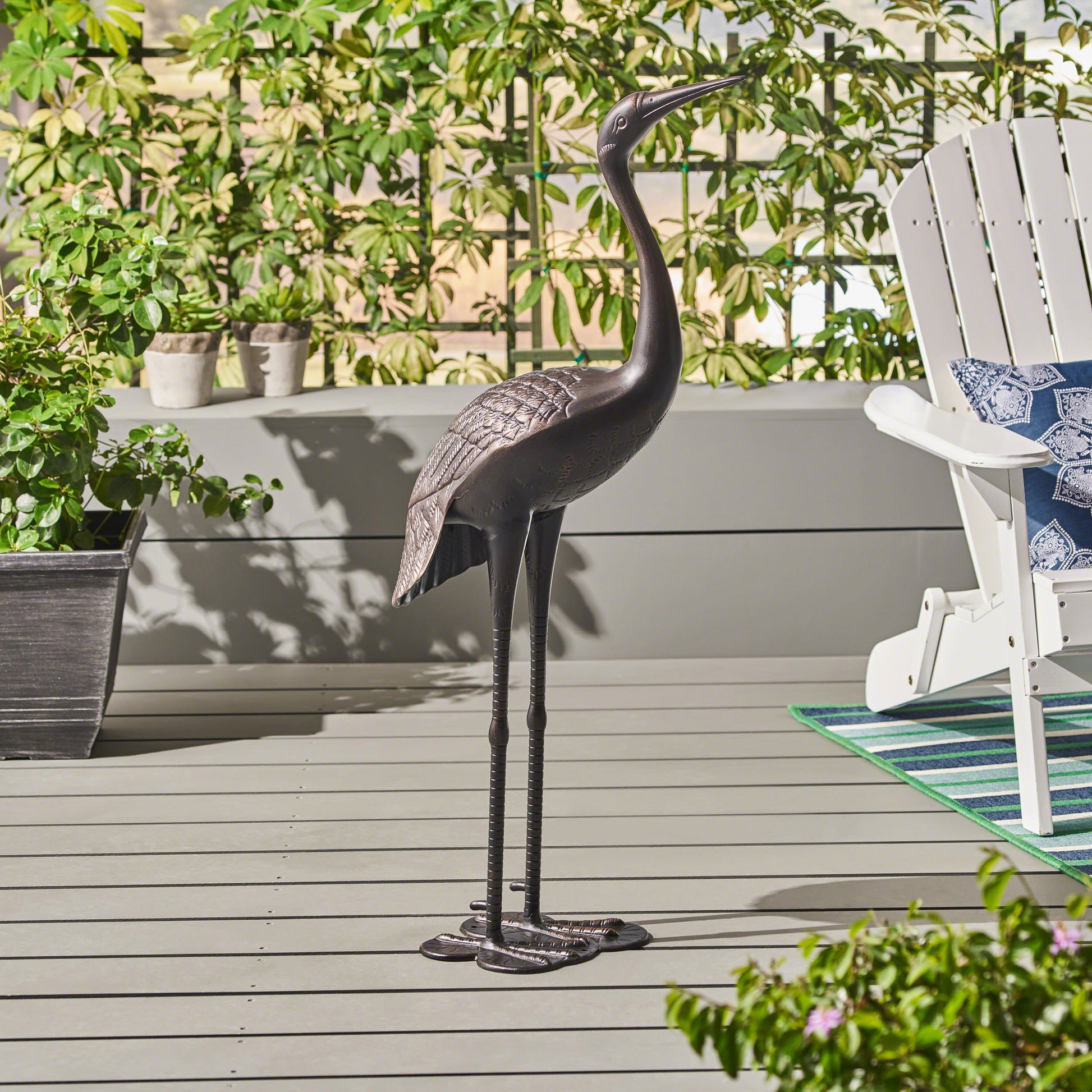 Antique bronze garden crane statue with detailed feathers ideal for outdoor decor