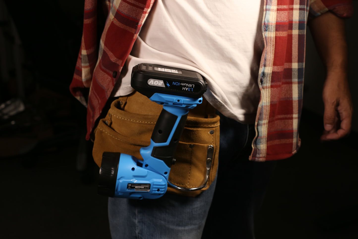 Blue V cordless work light with Ah lithiumion battery and tool belt