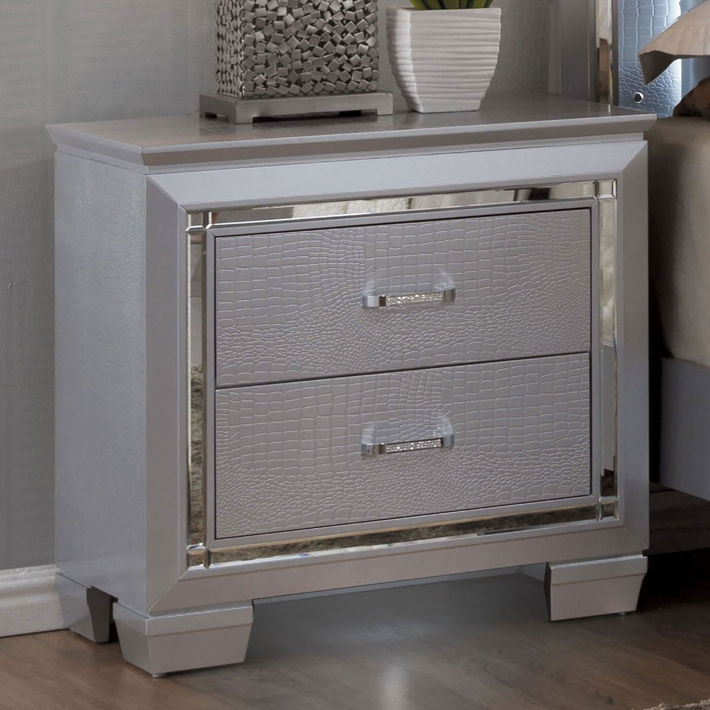 TREATLIFE HOME Contemporary Bedside Table with LED Light and English Dovetail Drawers, Silver Finish, Modern Design