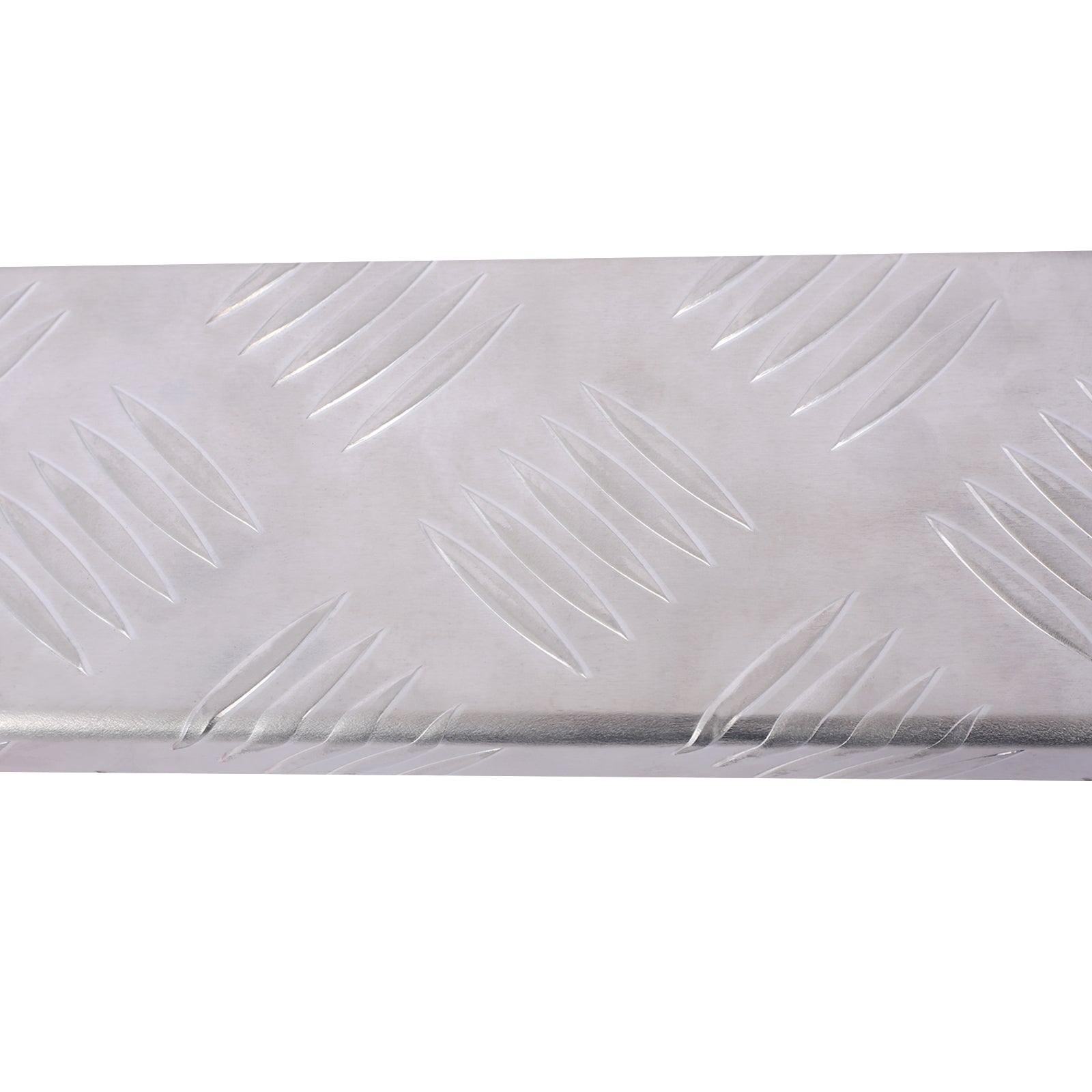 Silver aluminum diamond plate sheet with raised pattern for grip