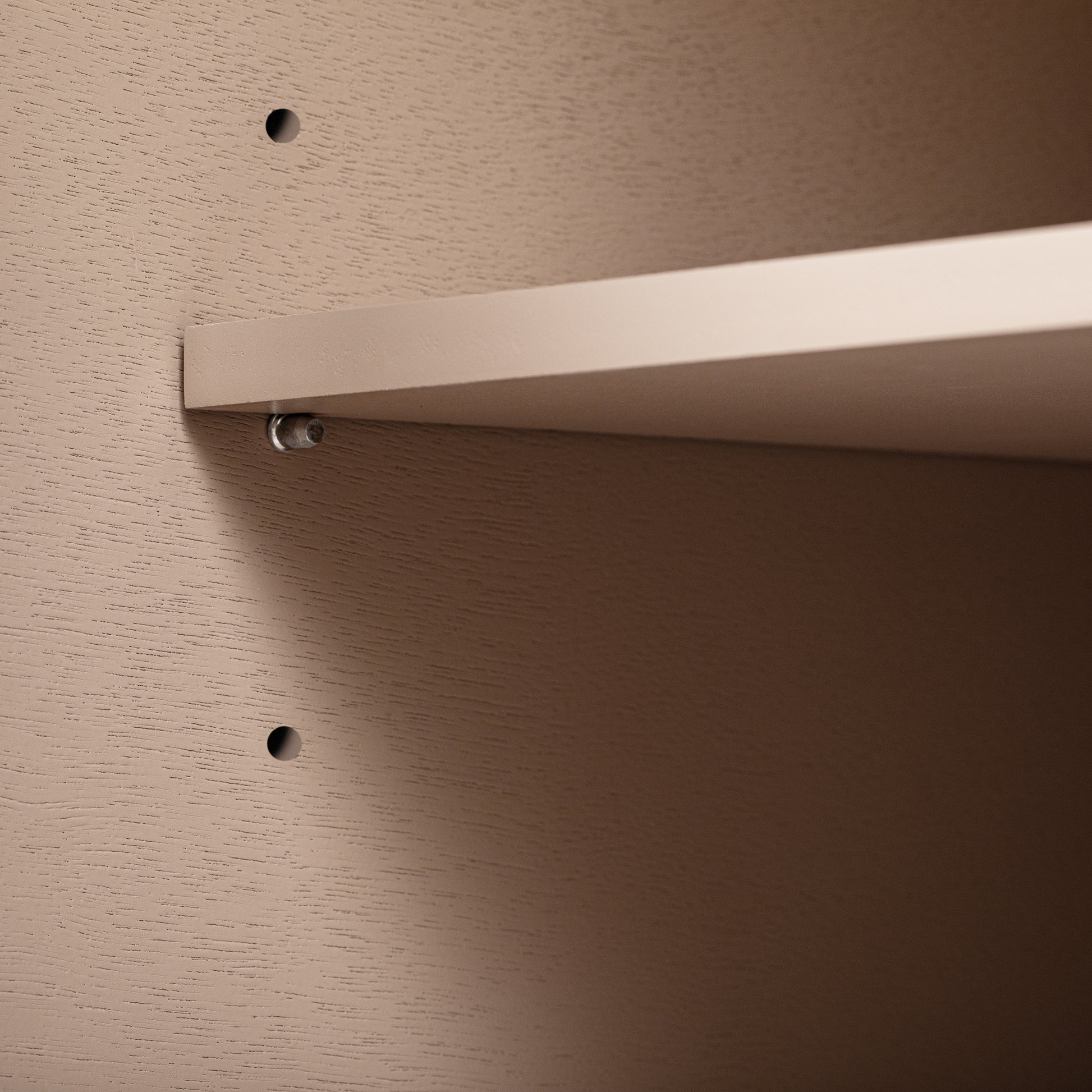 Modern floating shelf with hidden bracket