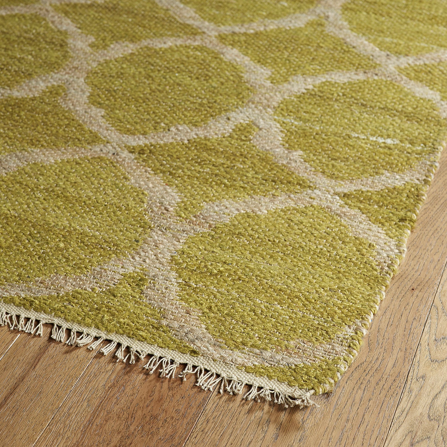 Chartreuse green jute rug with a cream geometric circle pattern