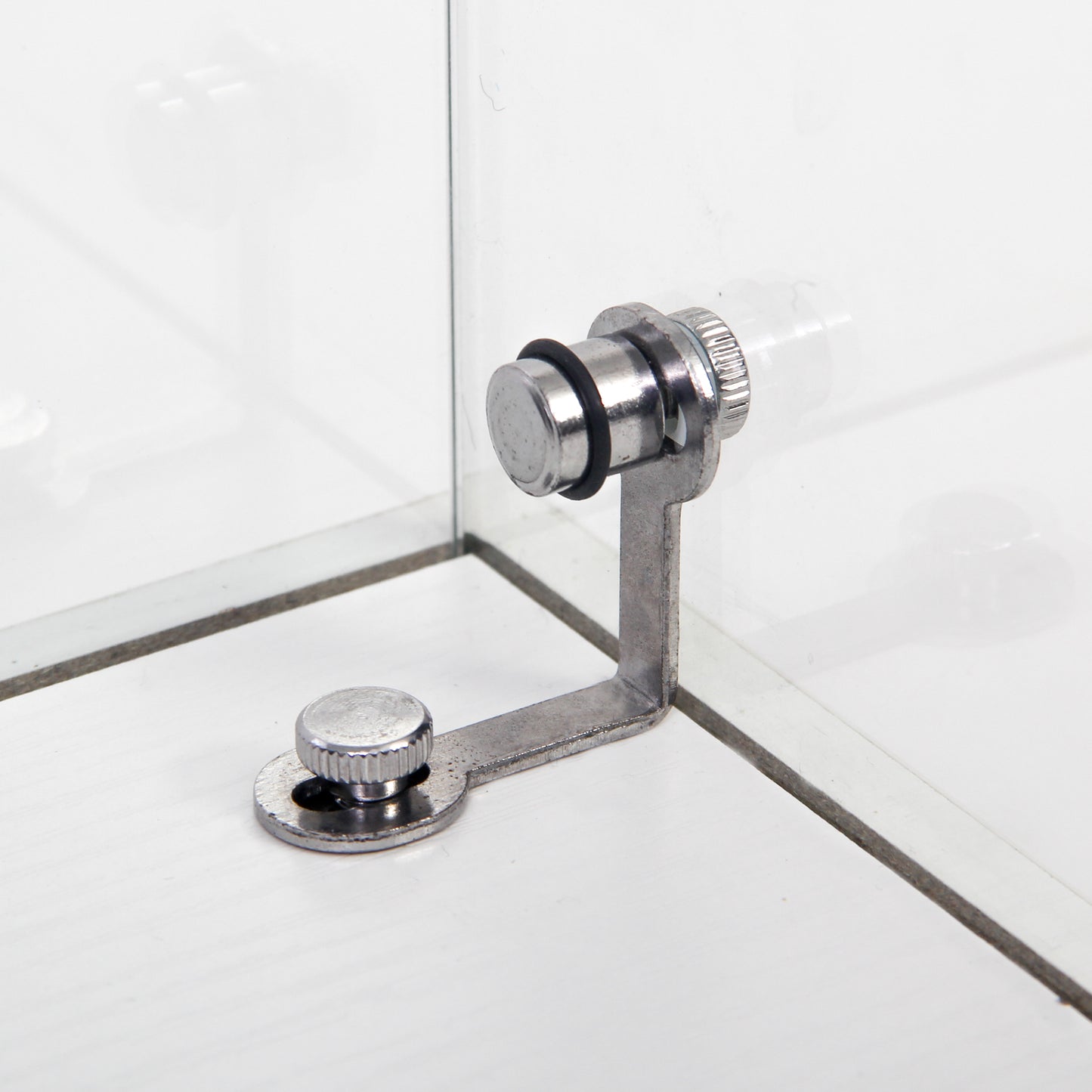 Lshaped metal bracket with screw for glass panels