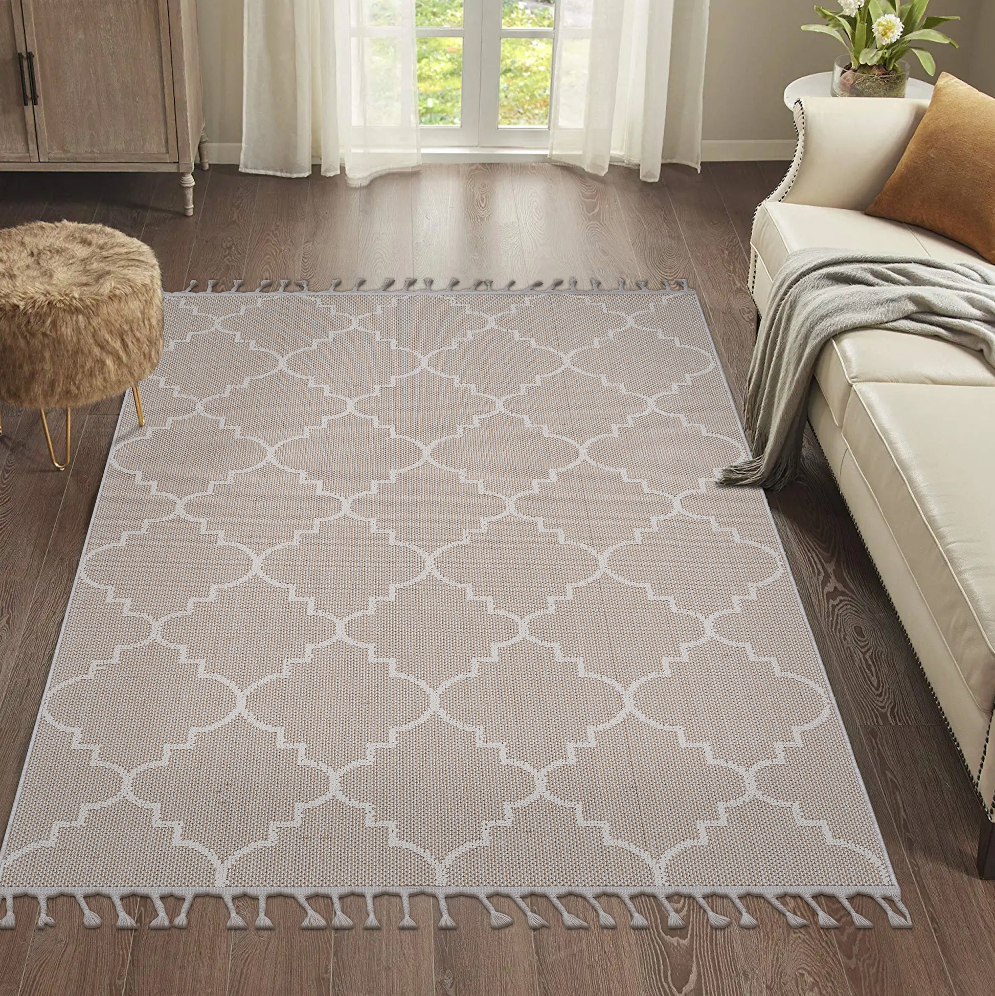 Neutral geometric quatrefoil area rug with white tassels