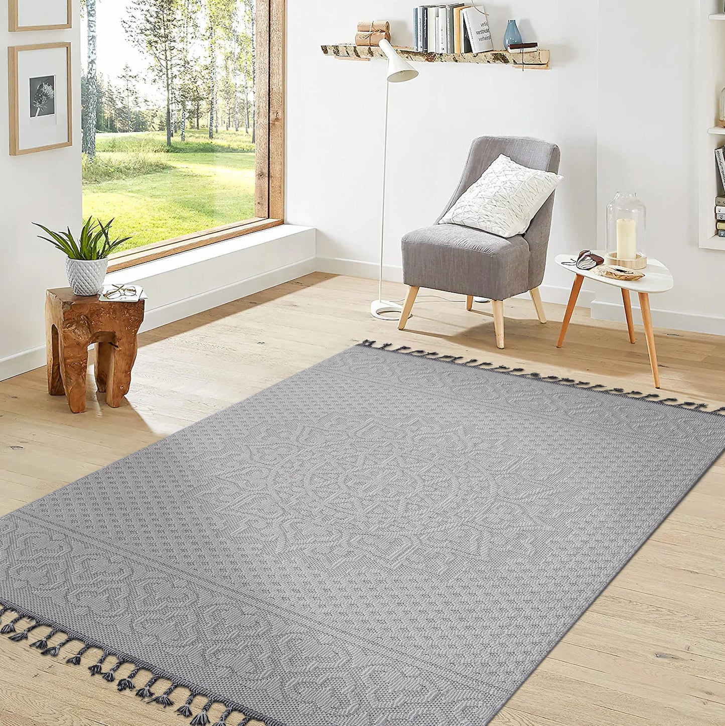Light grey geometric patterned area rug with tassels for living room decor