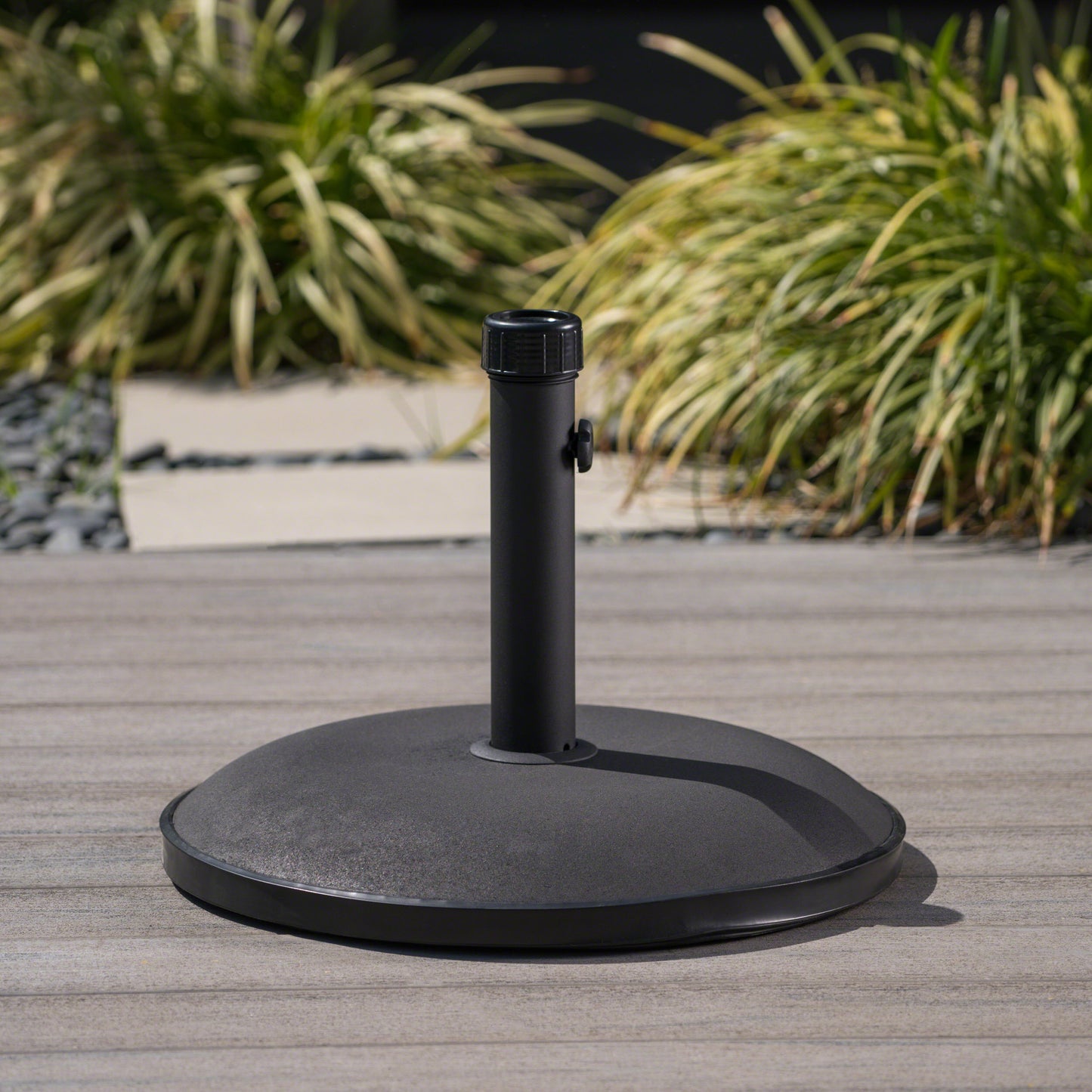 Heavy duty black round patio umbrella base with adjustable pole holder