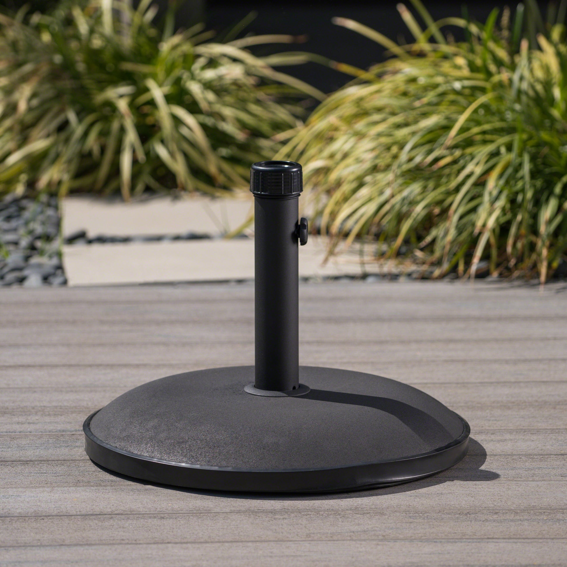 Heavy duty black round patio umbrella base with adjustable pole holder