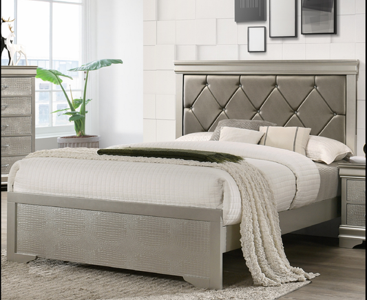Silver diamondtufted upholstered headboard on a king bed