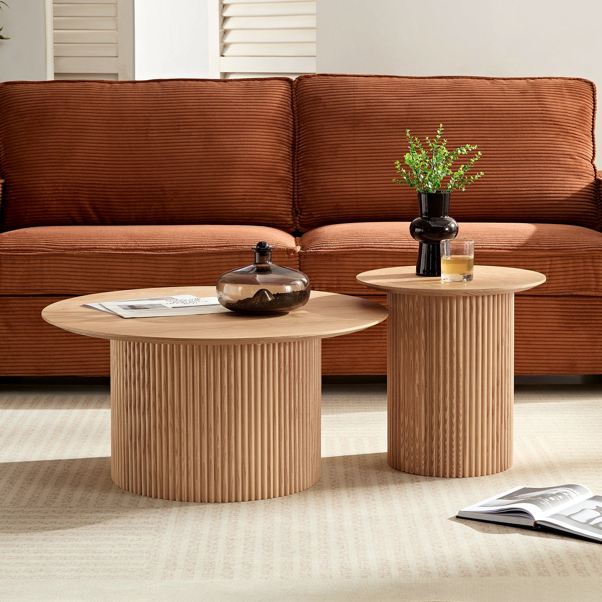 Round oak wood coffee table with fluted base