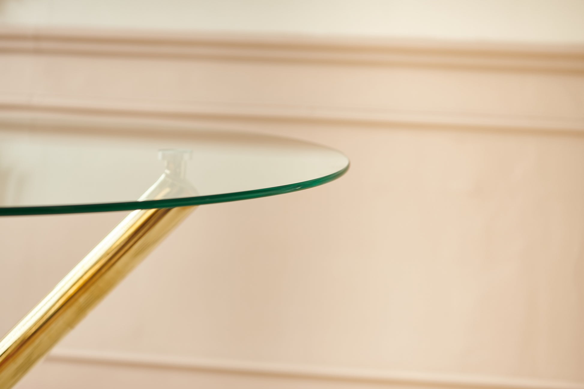 Round tempered glass tabletop with polished gold pedestal base